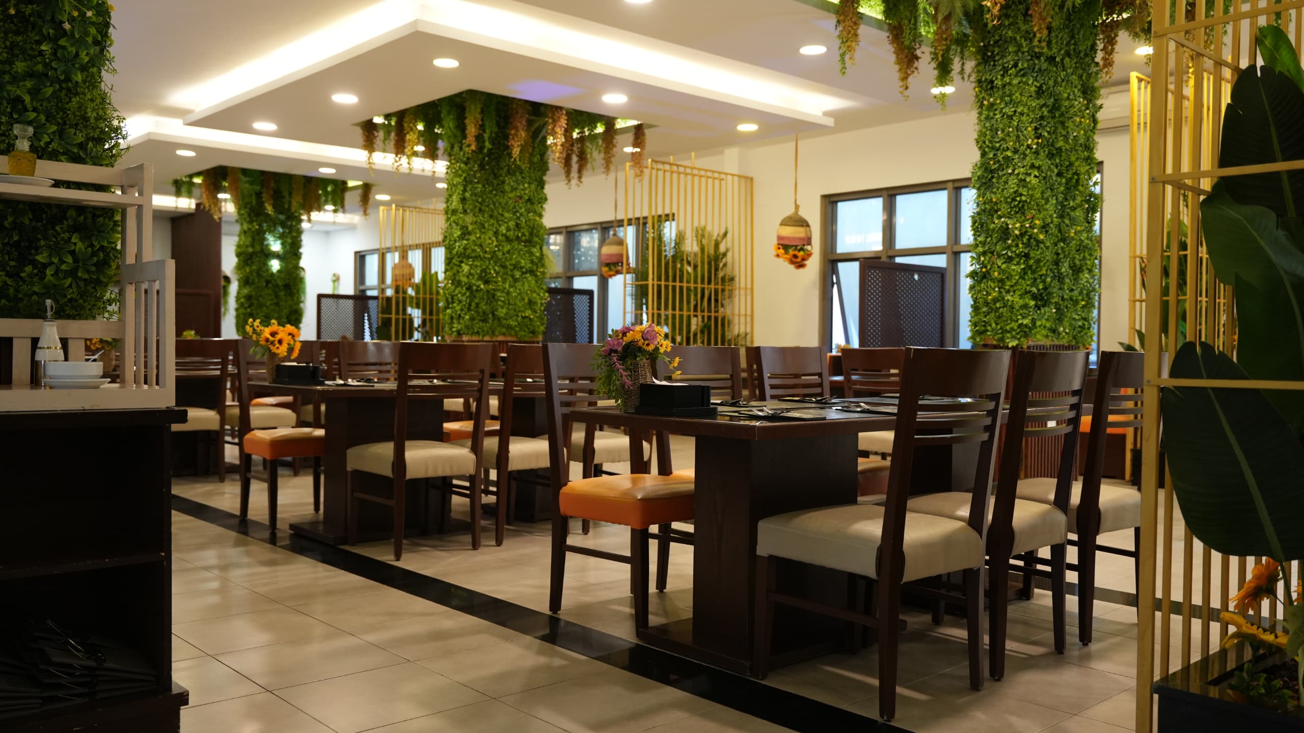 أطباق عالمية متنوعة في مطعم الفيروزأطباق عالمية متنوعة في مطعم الفيروز