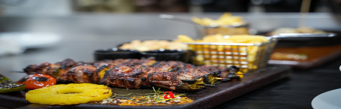 إطلالة ساحرة من مطعم الفيروز على البحر